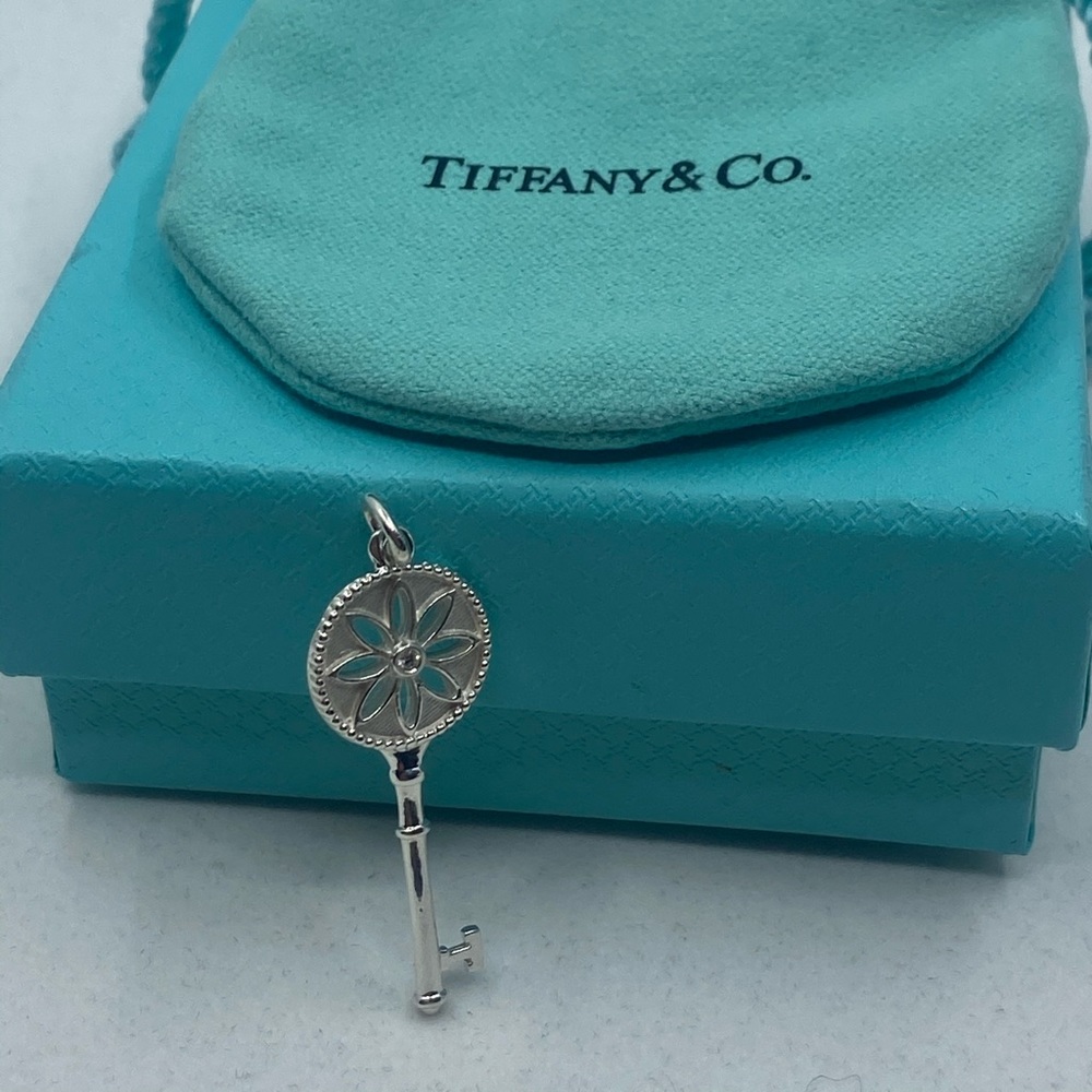 Tiffany & Co  Small 1.5' In Diamond Daisy Pendant